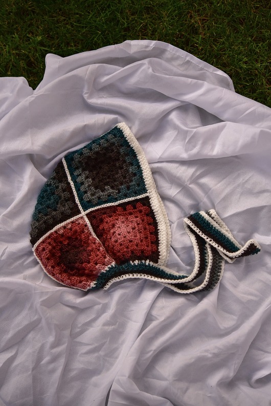 czapki damskie Kapturek granny square