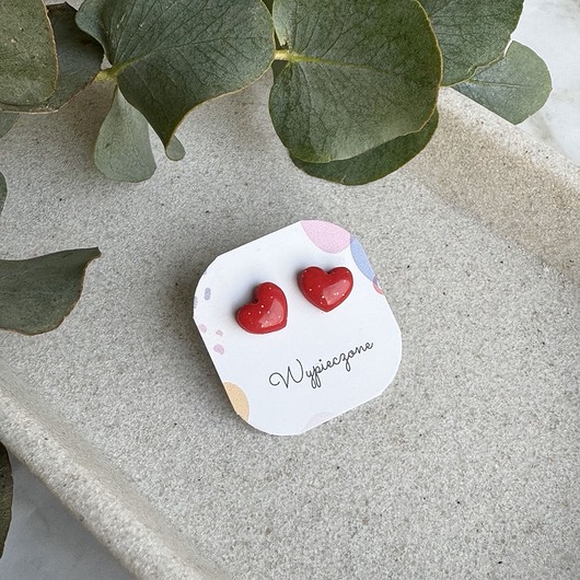 kolczyki z masy plastycznej Kolczyki sztyfty mini serduszka z brokatem