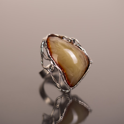 pierścionki srebrne Pierścionek ażurowy z naturalnym bursztynem bałtyckim