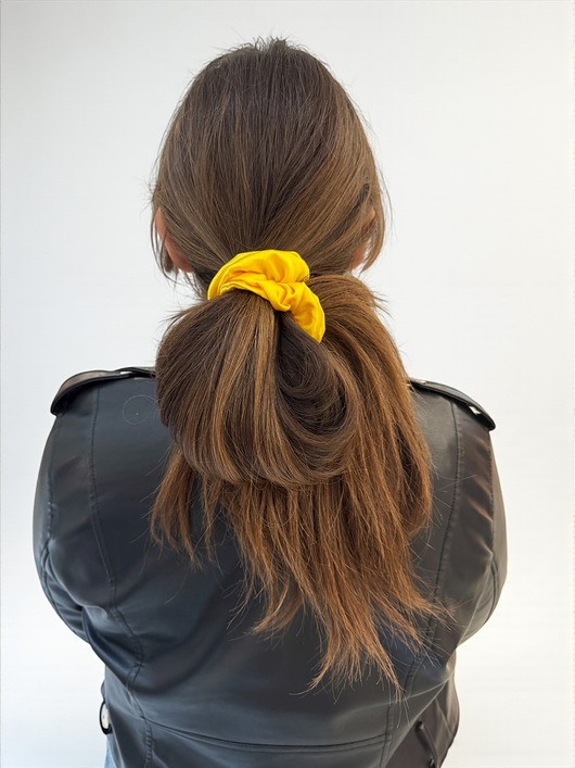 gumki do włosów Jedwabna scrunchie gumka frotka midi żółta