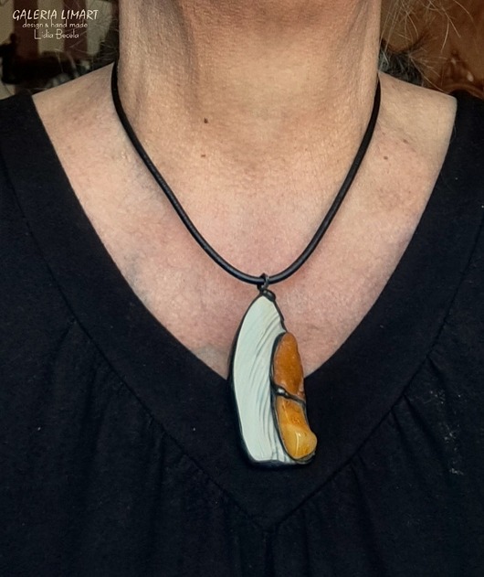 wisiory Krzemień pasiasty i bursztyn w designerskim wisiorze ręcznie robionym gift LUX