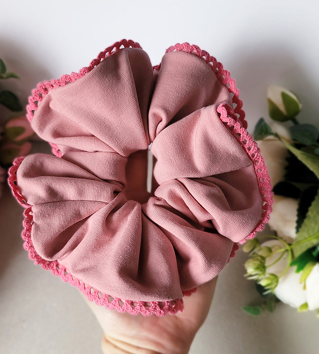 gumki do włosów Gumka Maxi Scrunchie Seria z koronką- Puder