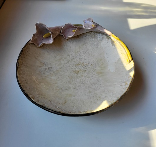 patery i talerze Ceramiczna patera z kallą