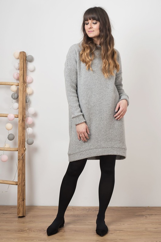 swetry damskie boucle wełniana sukienka z golfem / oversize