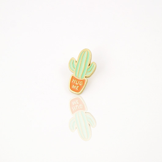 przypinki Pins kaktus "Hug Me"