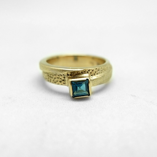 pierścionki złote Złoty pierścionek z topazem London