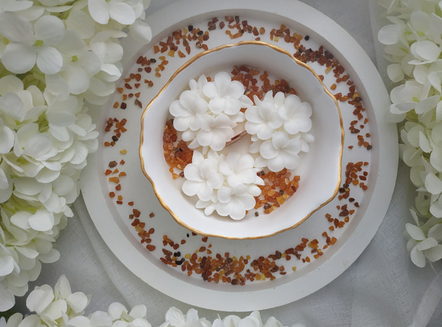 świeczniki i świece Świeca sojowa z naturalnymi bursztynami