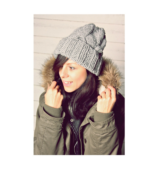 Szara czapka beanie hand made  z wełną Mademoiselle Patrini