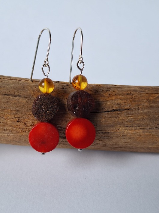 kolczyki z kamieniami Kolczyki z koralem i bursztynem