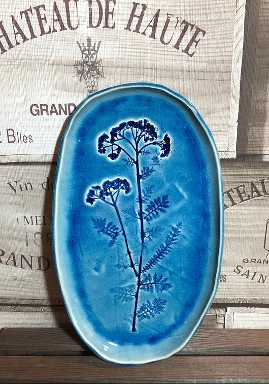 patery i talerze Niebieska patera z kwiatem