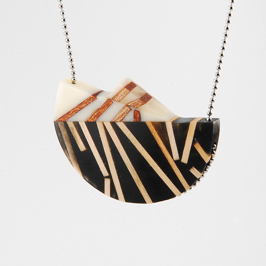 wisiory Naszyjnik z drewnem