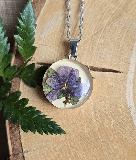 wisiory Srebrny wisiorek z kwiatem fioletowym