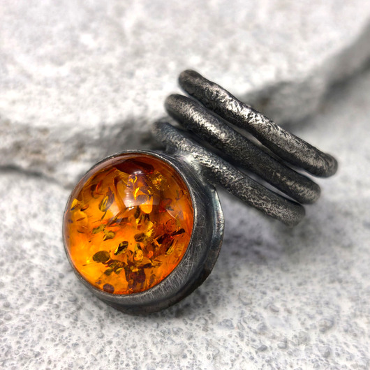 pierścionki srebrne Bursztyn - masywny pierścień