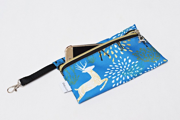 etui na telefon Etui na telefon na klucze etui do torebki renifer