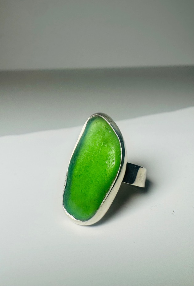 pierścionki srebrne Srebrny pierścionek regulowany ze szkłem morskim