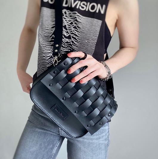 Raven Shoulder Bag - black Black Fog