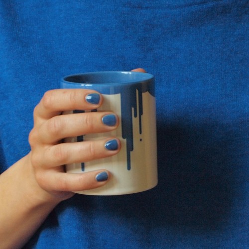 Wylewa się Niebieski Kubek ONE MUG A DAY