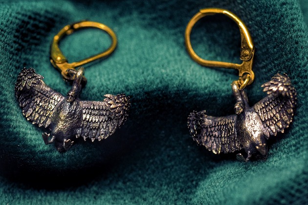 kolczyki - inne "Chronić siebie" -  Kolczyki z brązu na biglach ze stali chirurgicznej