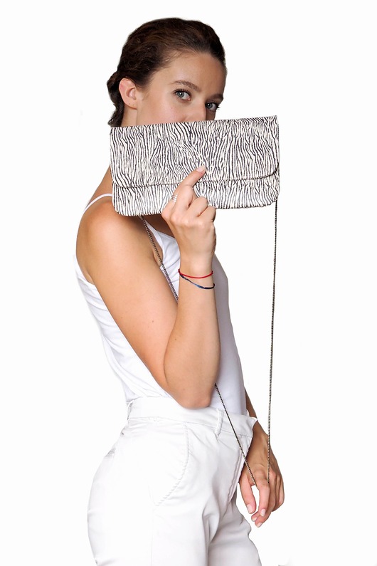 kopertówki Kopertówka ze skóry naturalnej z wzorem zebry - z bordową podszewką