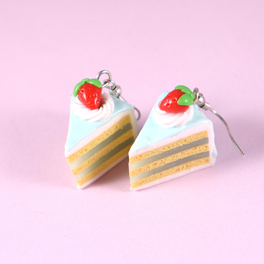 Tort z truskawką smakowite kolczyki Lemon Lovely