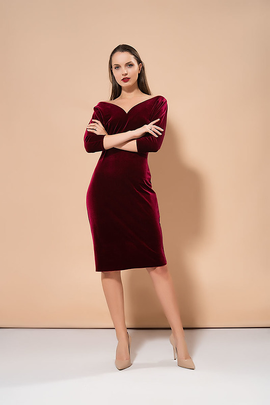 sukienki midi damskie SUKIENKA AKSAMITNA D141 MIDI