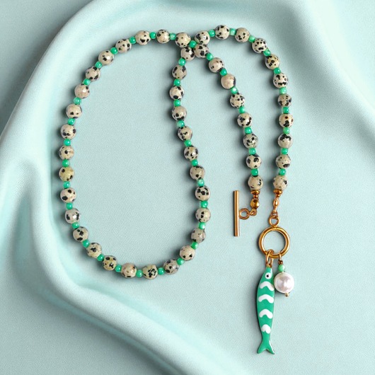 chokery Naszyjnik z rybką : jaspis dalmatyński, masa perłowa, perła