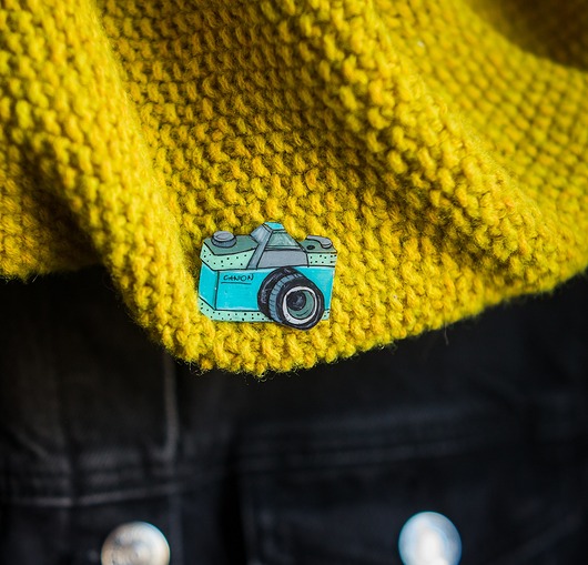 przypinki Przypinka aparacik turkusowo miętowy