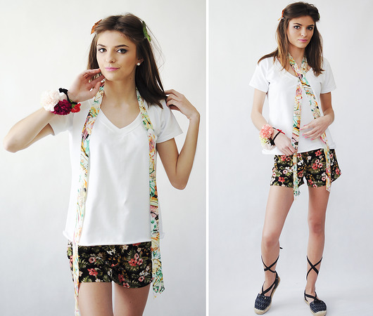 Date ME t-shirt top v-neck  3 for U