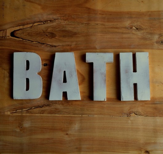 Napis BATH do łazienki kolor BIAŁY- PRZECIERANY Rabose Workshop