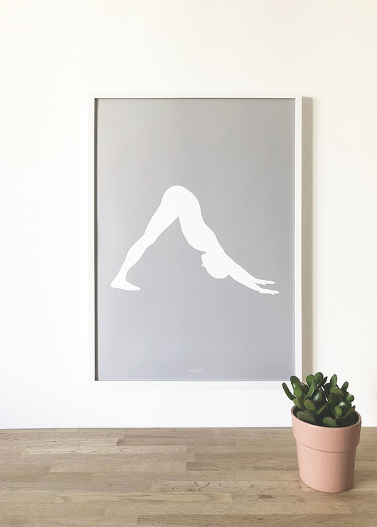Plakat YOGA Pies z głową do dołu ciemny szary My Yoga Smile