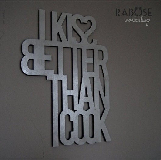 napis I KISS BETTER THAN I COOK Rabose Workshop
