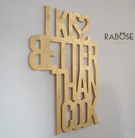 napisy dekoracyjne i tabliczki Napis I KISS BETTER THAN I COOK złoty