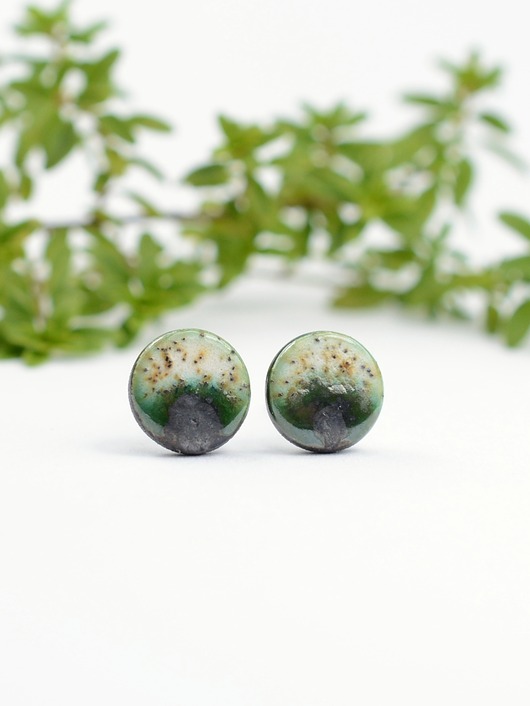 kolczyki ceramiczne W kropeczki- ceramiczne sztyfty