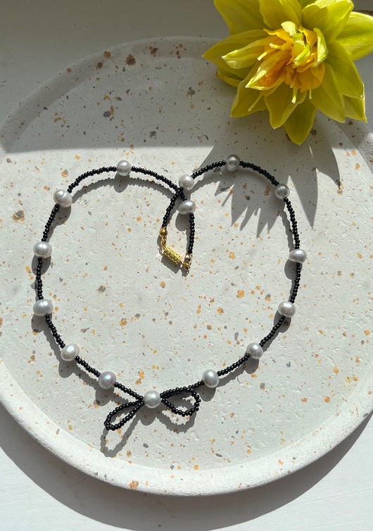 chokery Choker z perłami kokardka