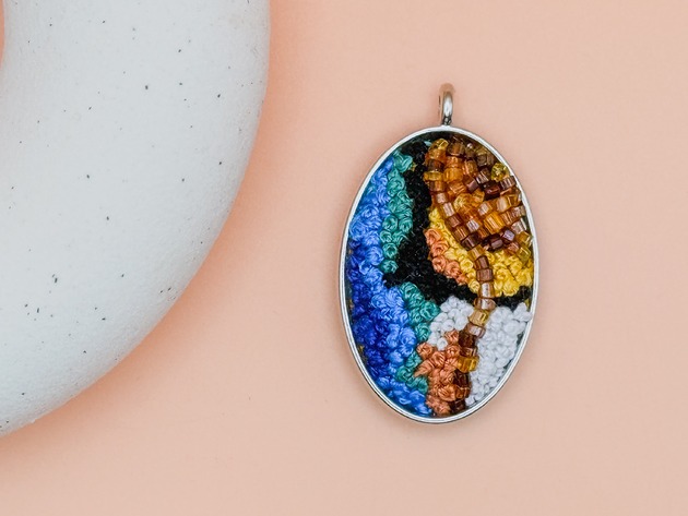 wisiory Medalion morski z drobnymi koralikami /Seria Kolory Bałtyku