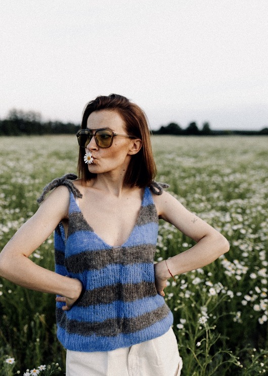 topy damskie Top z alpaki i jedwabiu little blue
