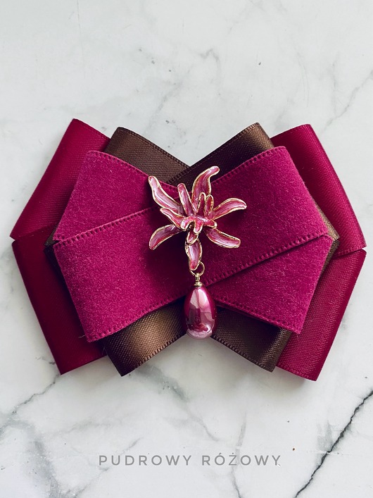 broszki Zamszowa Brosza z Kwiatem i perłą w kolorze bakłażana Nowość