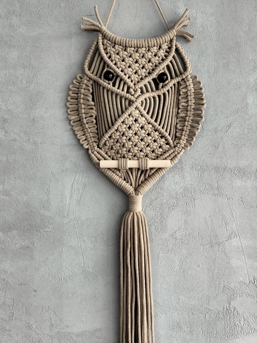 makramy Sowa Makrama Cappuccino Ciemny Beż Elegancka Dekoracja na Ścianę 80 cm