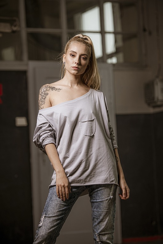 t-shirt damskie T-shirt z kieszonką szary