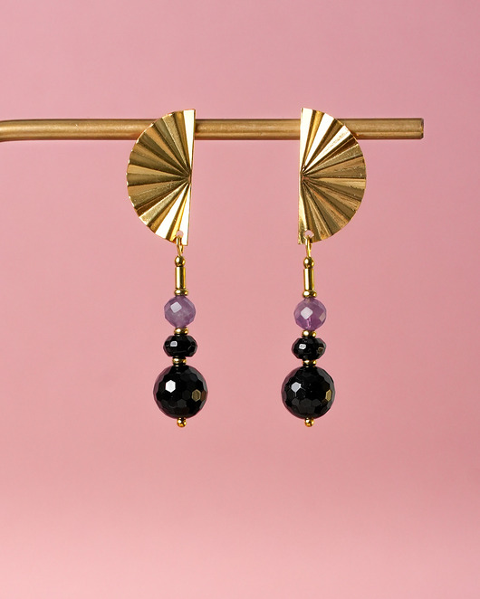 kolczyki z kamieniami Eleganckie kolczyki z ametystem i onyksem