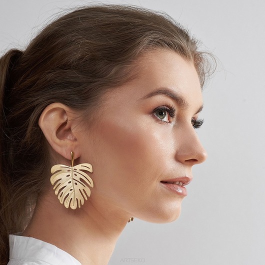 kolczyki z mosiądzu Casualowe kolczyki z liściem monstery Iaso