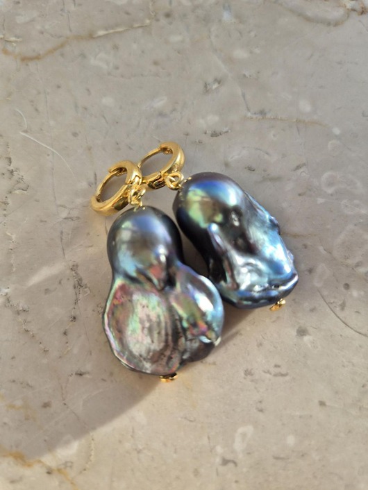 kolczyki pozłacane Kolczyki z granatowymi perłami barokowymi, pozłacane srebro