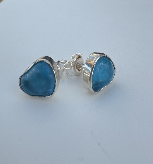 kolczyki srebrne Kolczyki sztyfty srebrne ze szkłem morskim