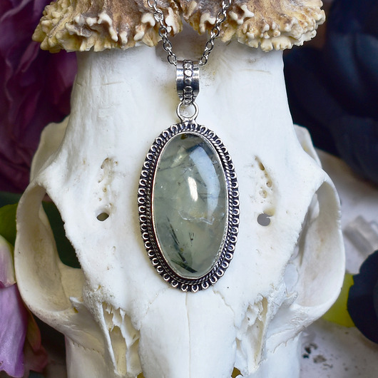 wisiory Miedziany posrebrzany wisiorek z prehnitem