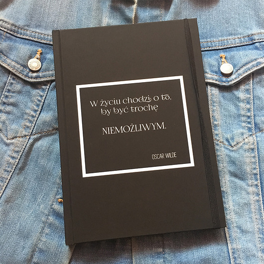 notatniki i albumy Notatnik z cytatem, Oscar Wilde "Być niemożliwy"