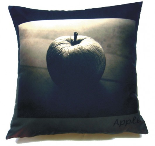Poduszka ,,apple&quot; Gaul Designs