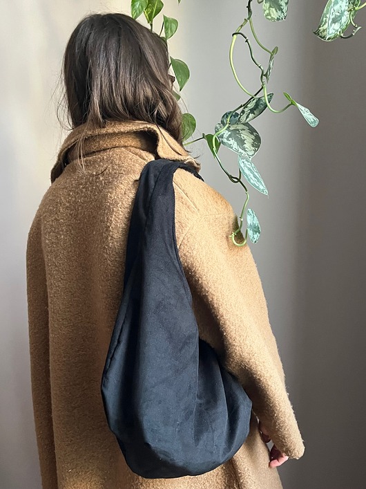 torby na ramię Hobo bag czarna z podszewką w panterkę