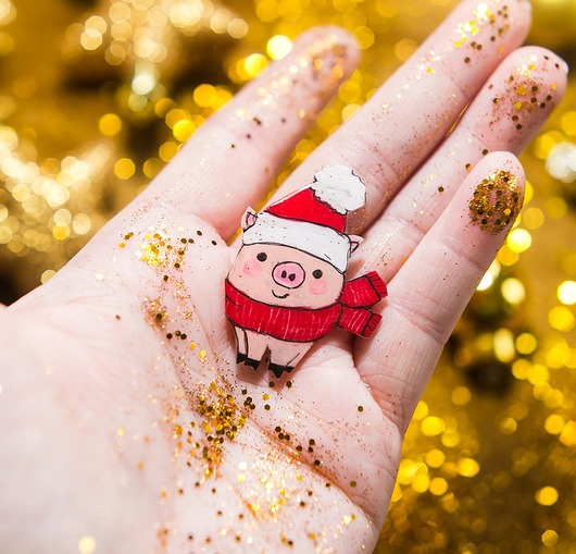 biżuteria dla dzieci Prosiaczek w czapce mikołaja