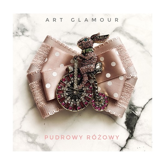 broszki Unikatowa Brosza  Królik na rowerze  ART Glamour