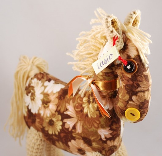 konik w kwiaty iasio